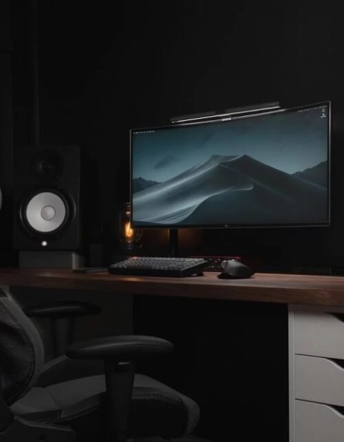 dark-desk-setup-img-opt